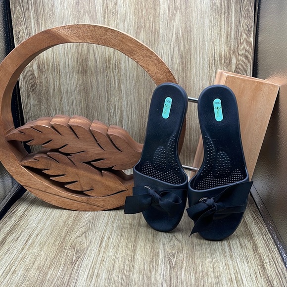 OKA B Twiggy Slides - ML (Black) - Picture 2 of 8
